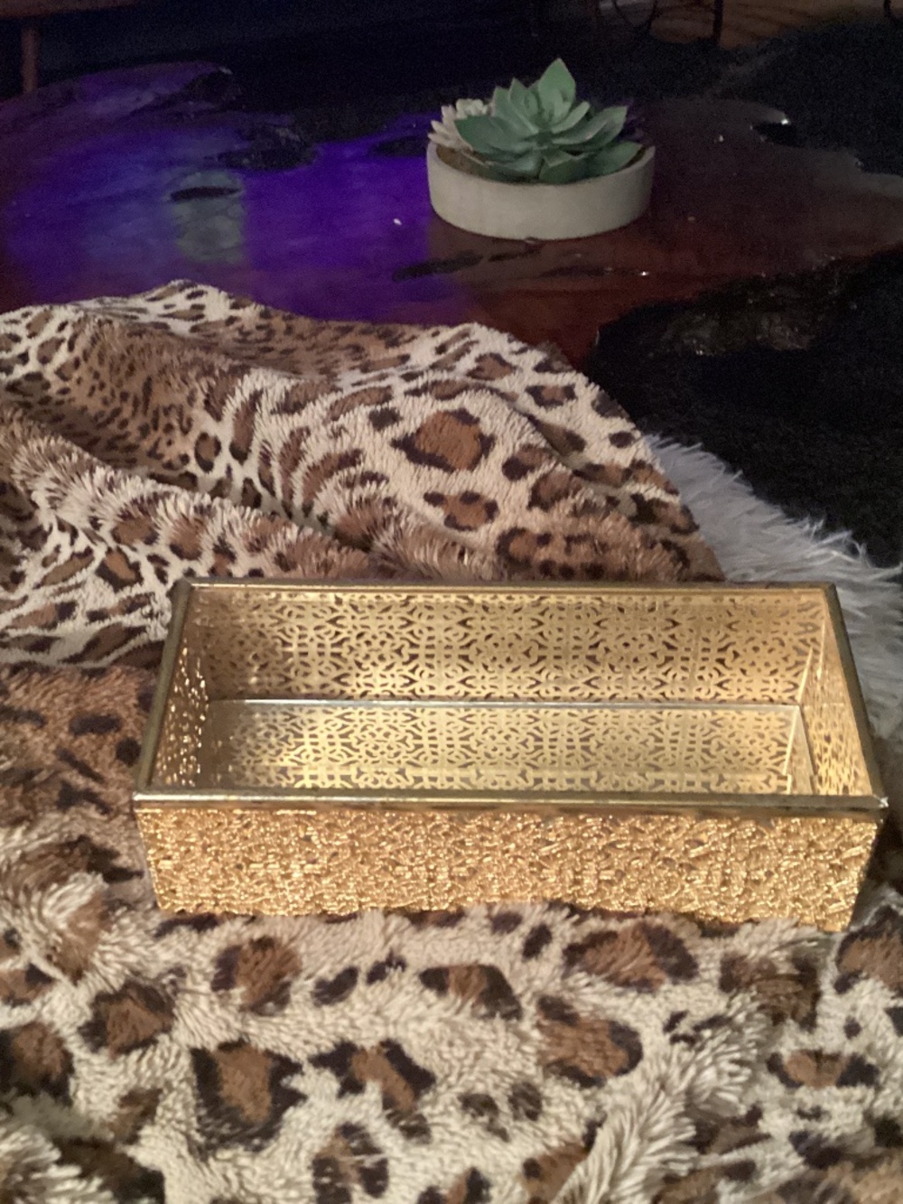 OR ILU SWUARE GO!D FILIGREE JEWELRY CASKET